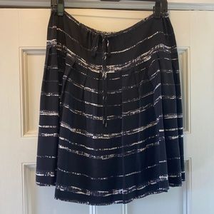 Sz M Vince silk skirt, pleated, black and white abstract print.